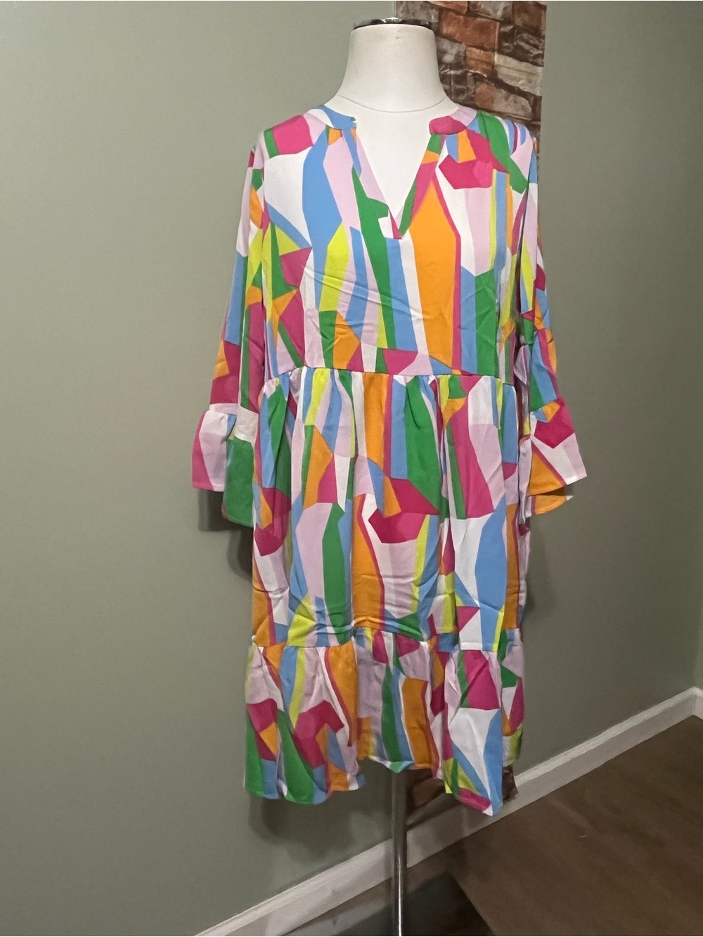 Vibrant Geometric V-Neck Tiered Midi Dress in Multicolor